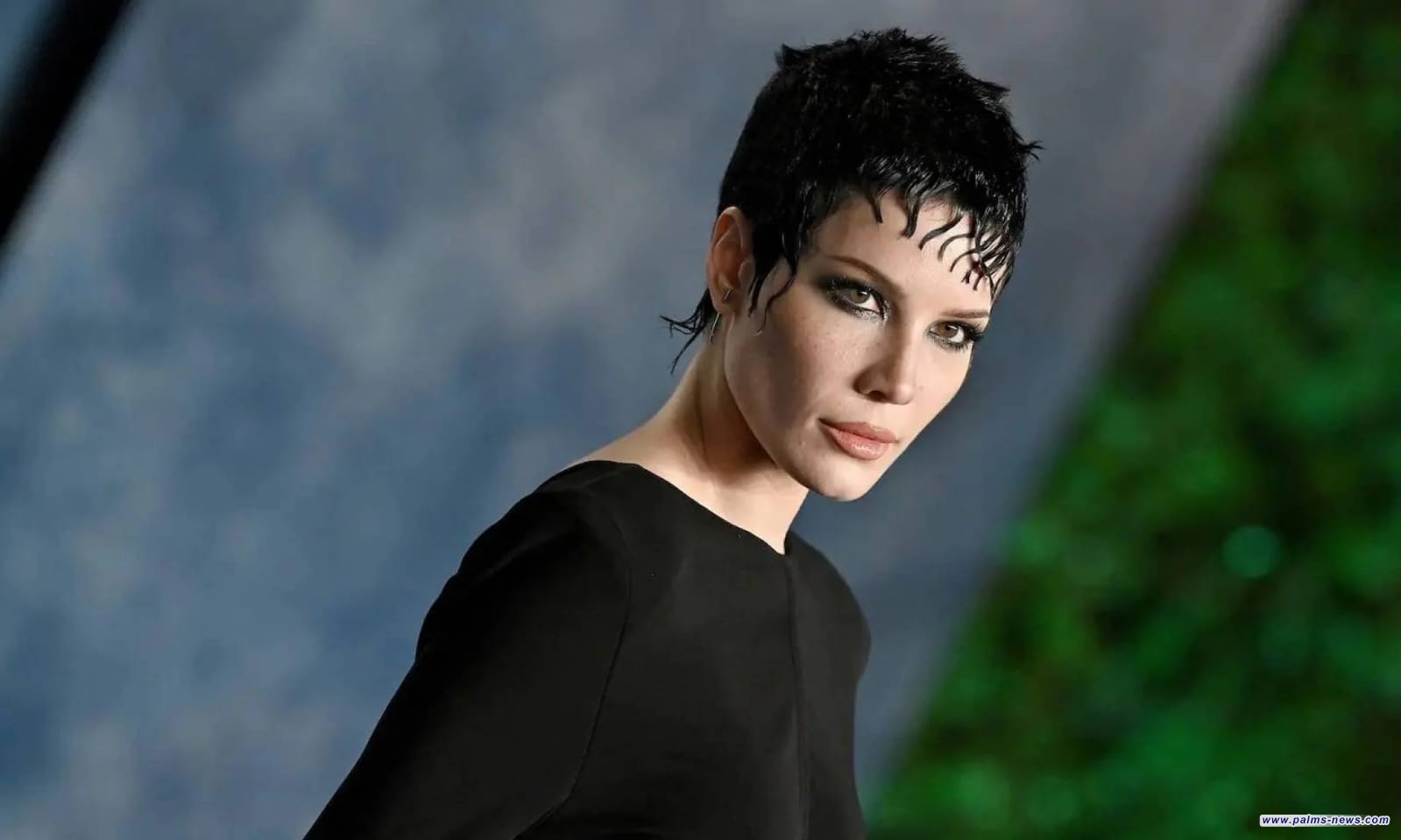 هالزي تصدم الجمهور بمكافحة أكثر من سرطان